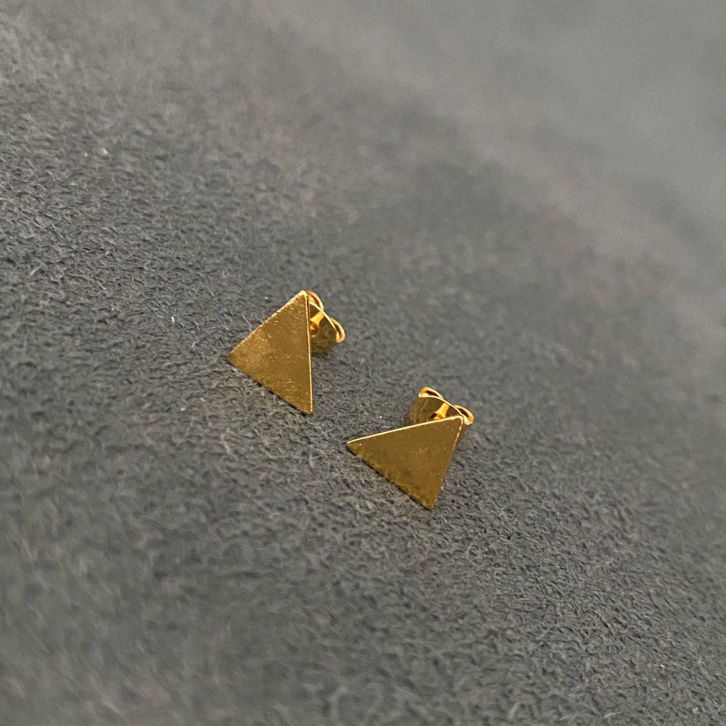 Velvet Oorbellen Tiny driehoekjes - Verguld Zilver - Snel leverbaar