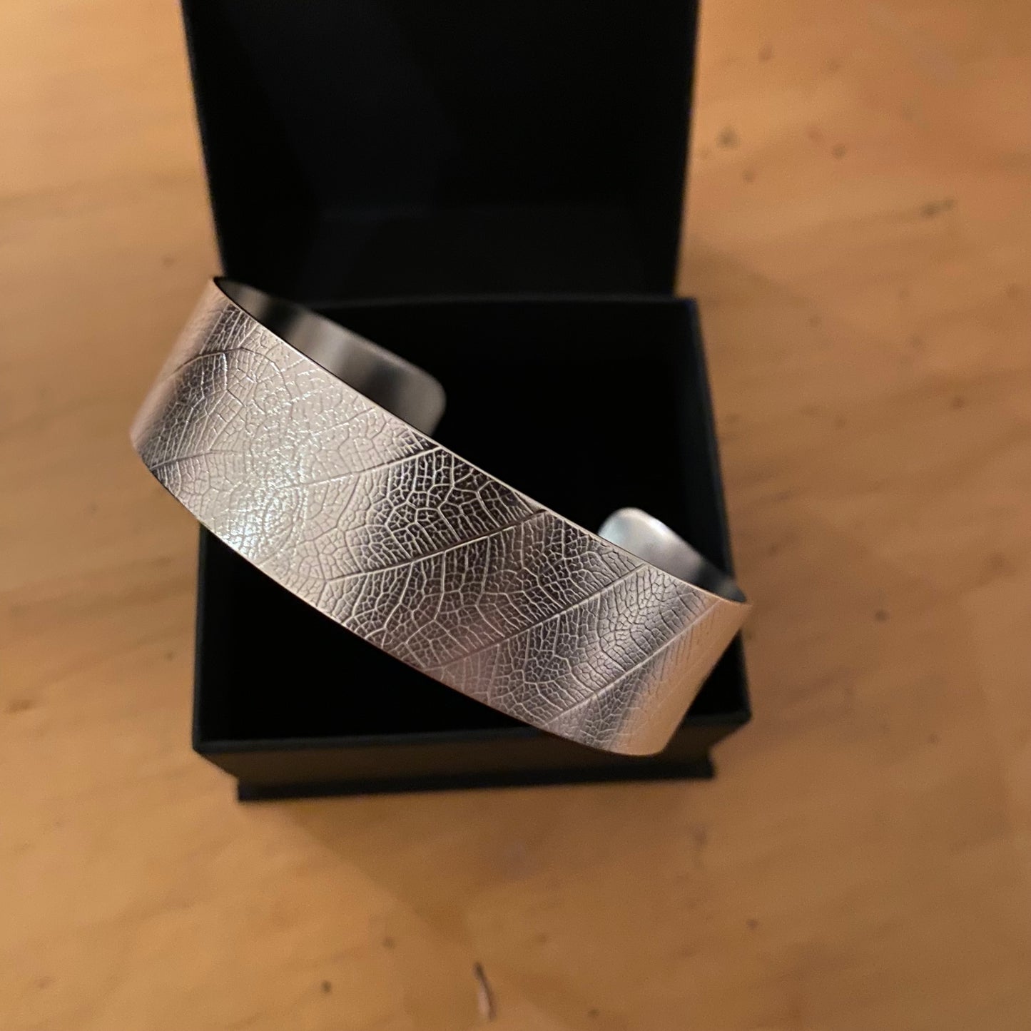 Leaves Armband Inse Breed
