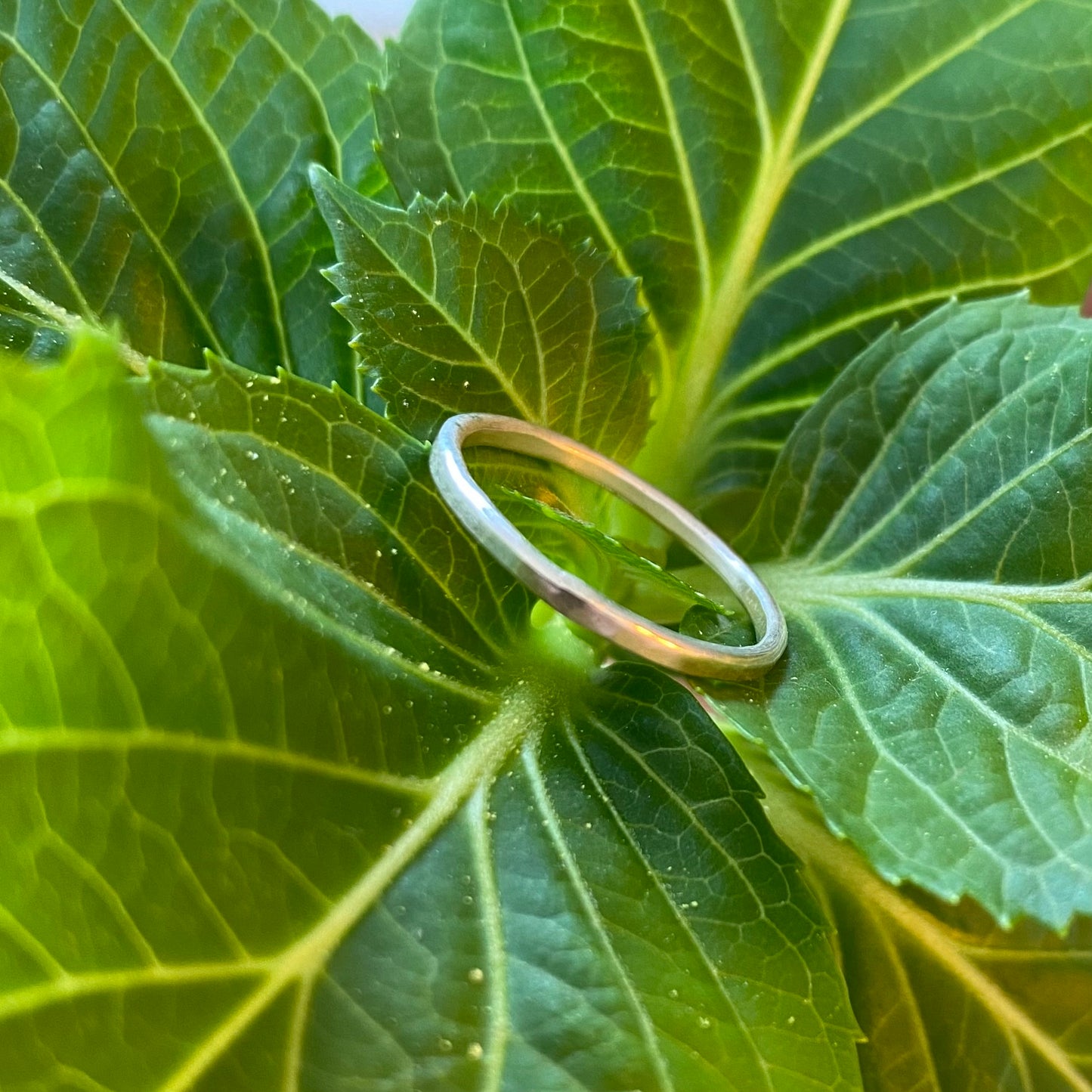 Gehamerde ring Lily