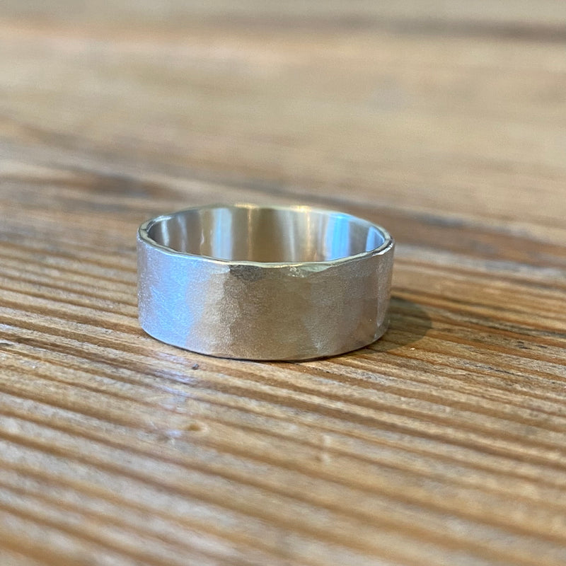 Hammered Ring Hanna